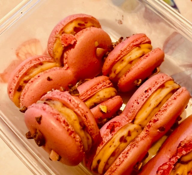 Macaron à la framboise façon meringue française aux framboises lyophilisées